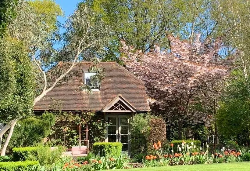 ２ベッドルームハウス, Bootmenders B&b