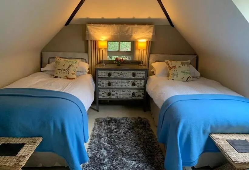 ２ベッドルームハウス, Bootmenders B&b