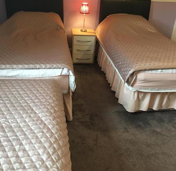 标准三人间, Adelphi Guest House