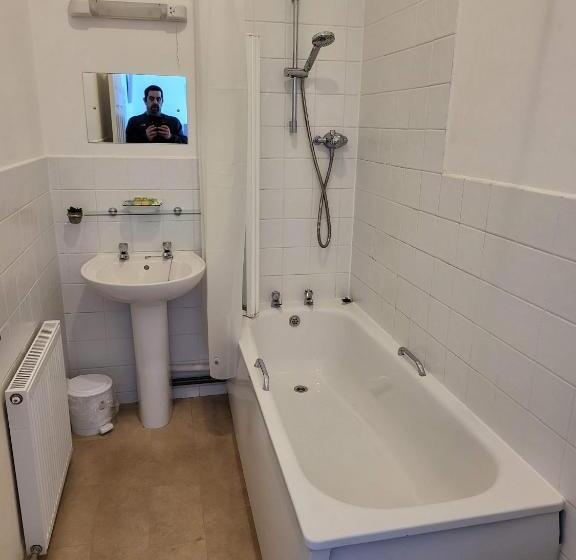 基本间, Devon & Cornwall