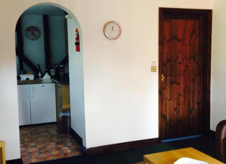 شقة غرفتين, The Swan Inn