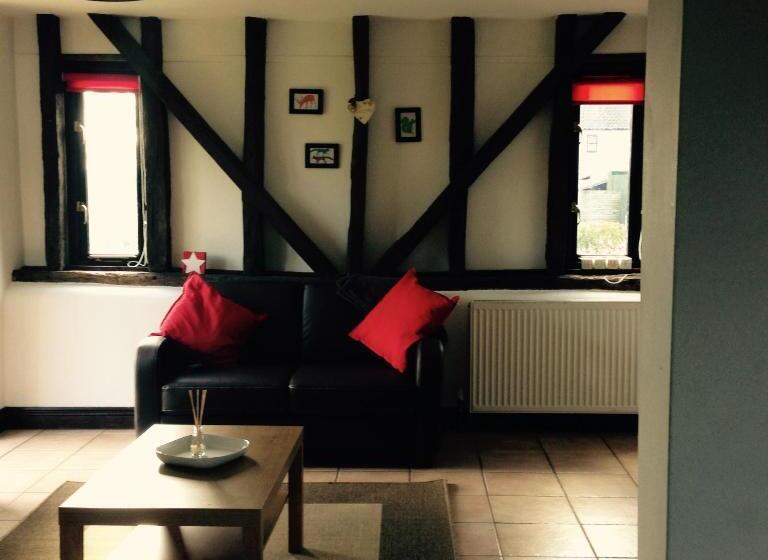 شقة غرفتين, The Swan Inn