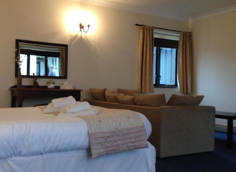 جناح, The Swan Inn