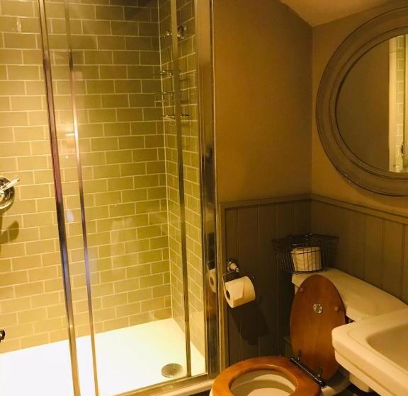 חדר סטנדרט, The Three Pigeons Inn