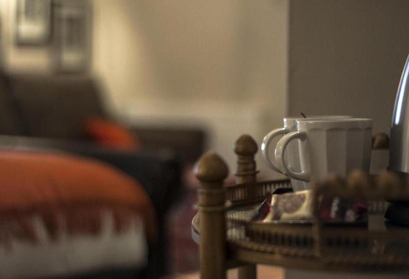 חדר סטנדרט, The Three Pigeons Inn