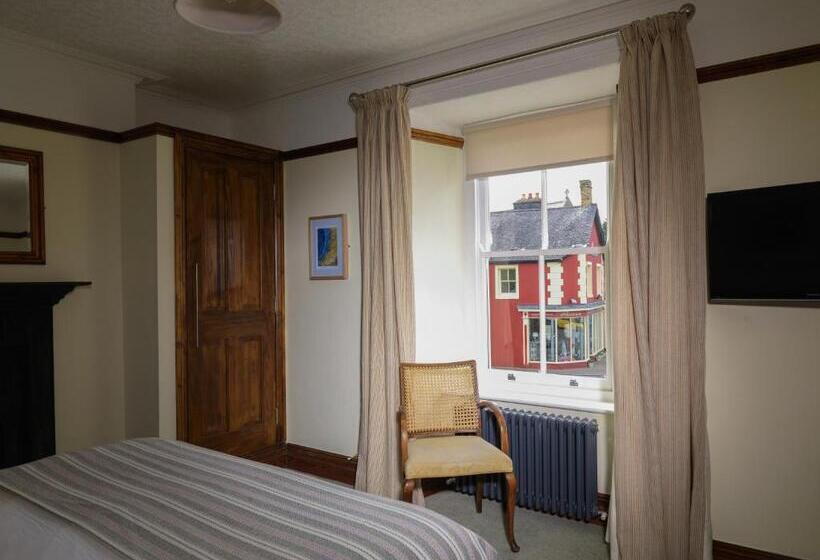 חדר סופריור, Y Talbot