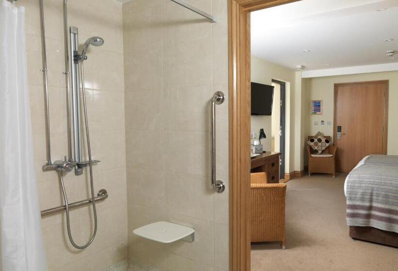 חדר סטנדרט מותאם לאדם עם מוגבלויות, Y Talbot