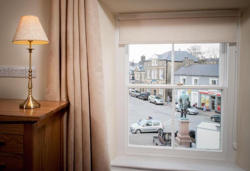 סוויטת סופריור, Y Talbot