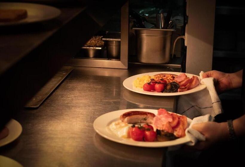 חדר סטנדרט יחיד, Y Talbot