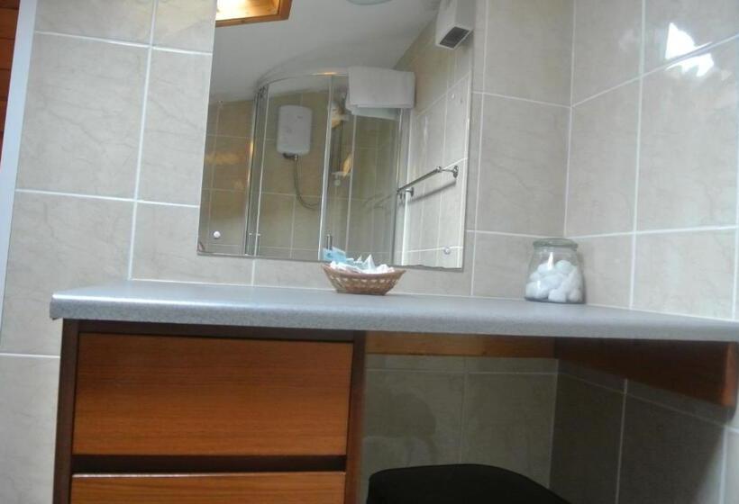 Номер Стандарт, Old Castle Farm Guest House