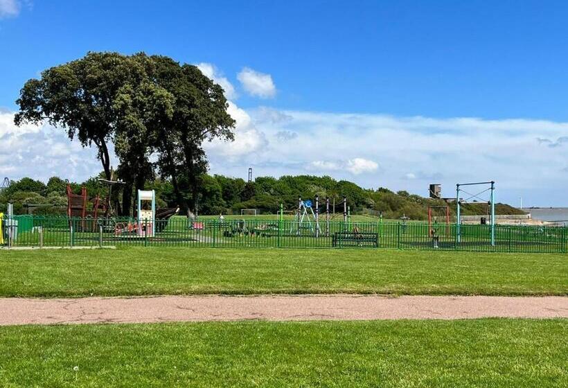 חדר משפחתי, The Goodlife Guesthouse