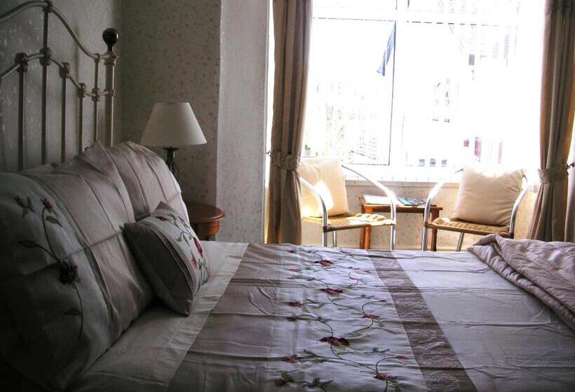 غرفة قياسية ثلاثية, Ty Newydd Guest House