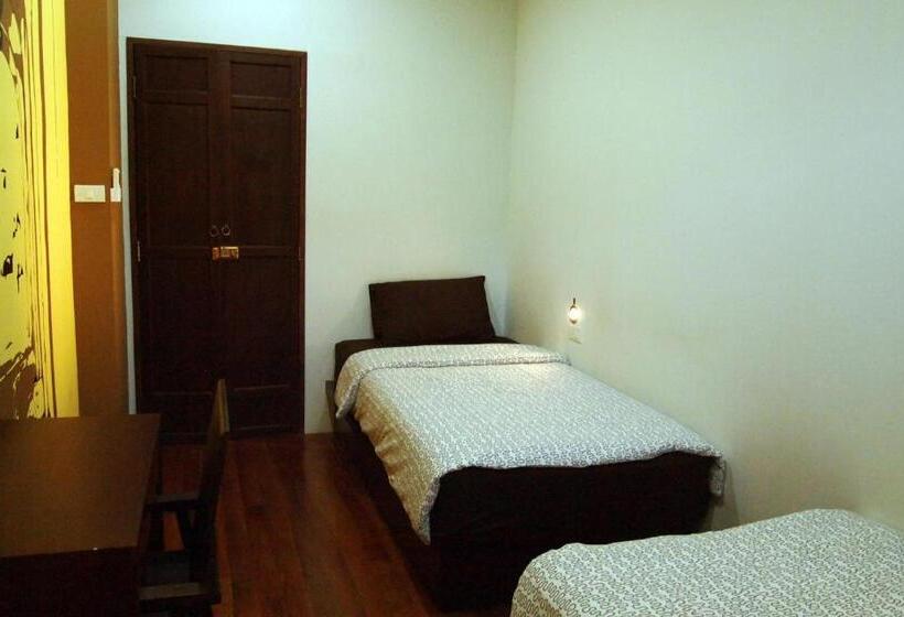 スタンダードルーム, Phuket Sunny Hostel