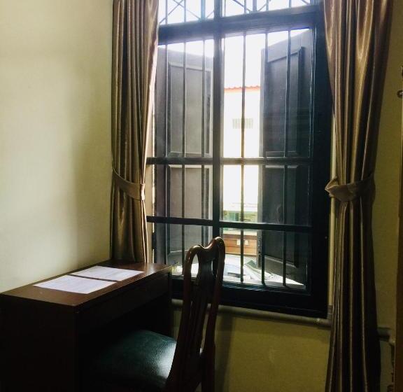 スタンダードルーム, Phuket Sunny Hostel