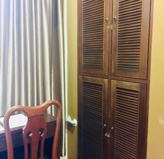 スタンダードルーム, Phuket Sunny Hostel