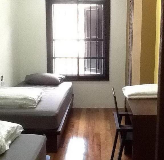 スタンダードルーム, Phuket Sunny Hostel