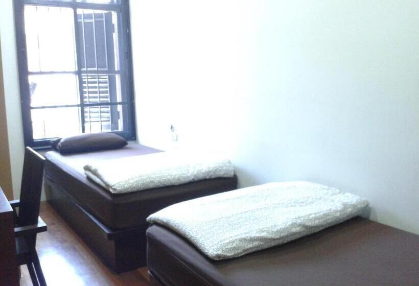 スタンダードルーム, Phuket Sunny Hostel