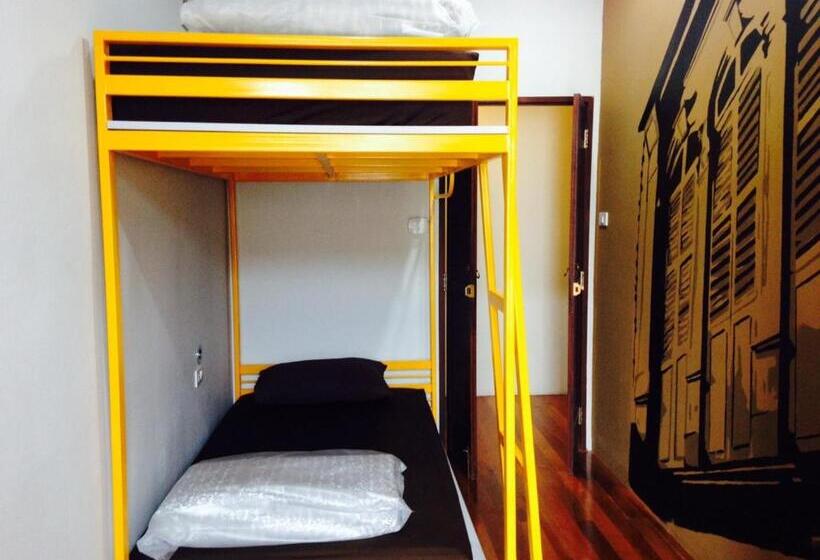 スタンダードルーム, Phuket Sunny Hostel