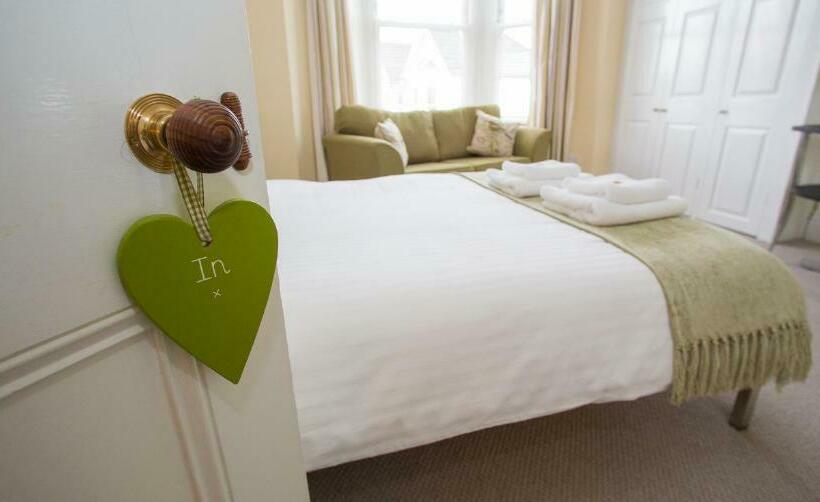 Студия Стандарт, Studios At Glenthorne