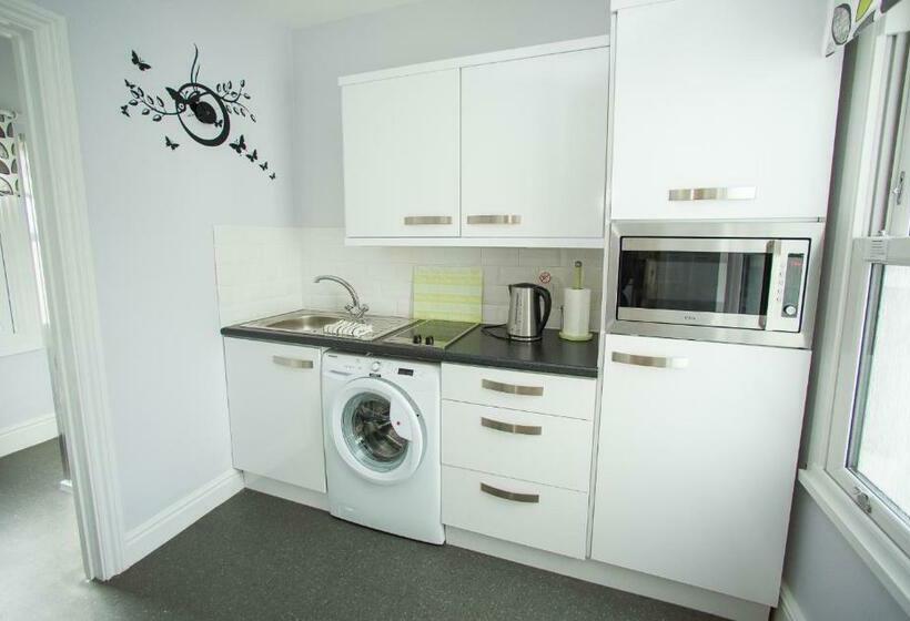 Студия Стандарт, Studios At Glenthorne