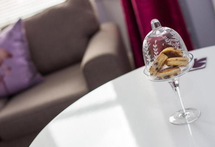 Студия Стандарт, Studios At Glenthorne