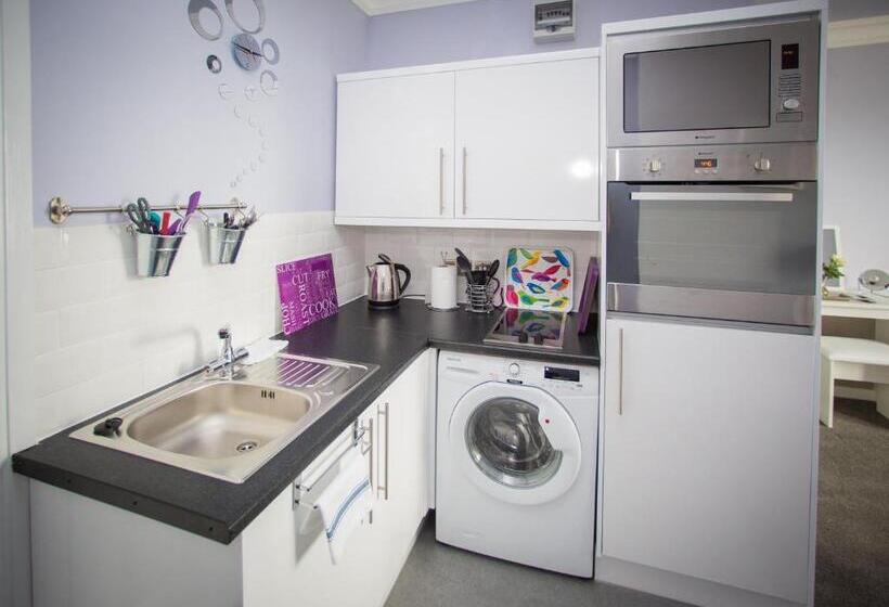 Студия Стандарт, Studios At Glenthorne