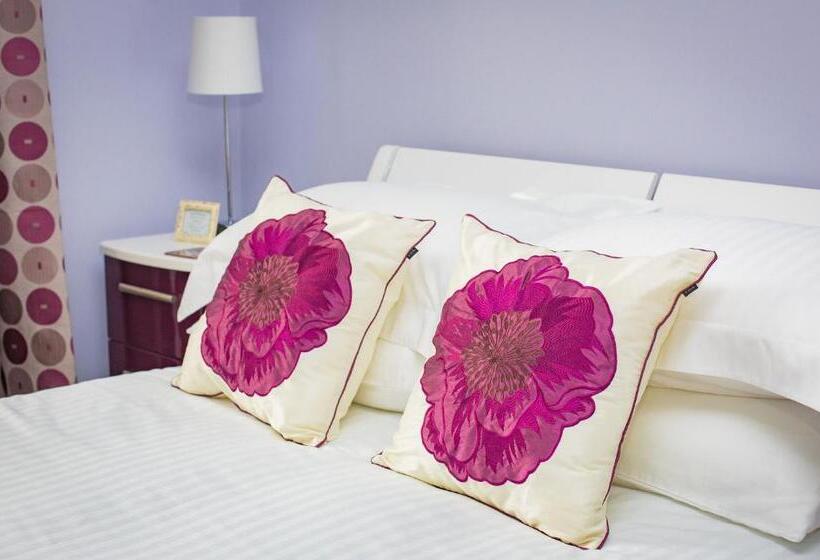 Студия Стандарт, Studios At Glenthorne