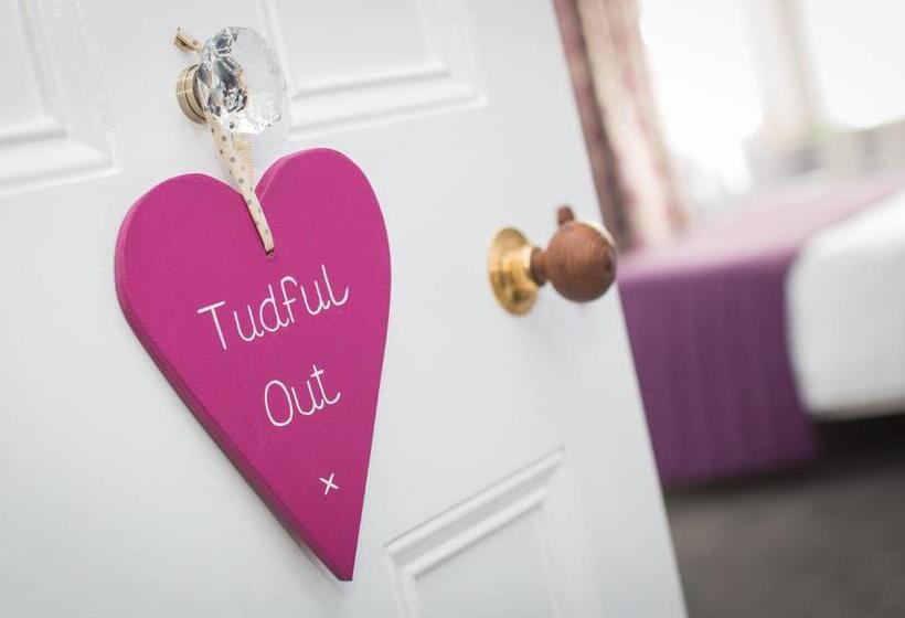 Студия Стандарт, Studios At Glenthorne