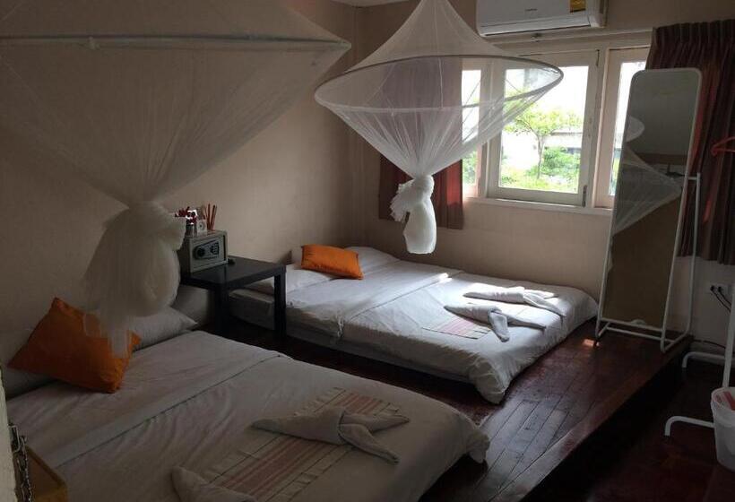 اتاق استاندارد چهارنفره با سرویس بهداشتی مشترک, Vx The Fifty