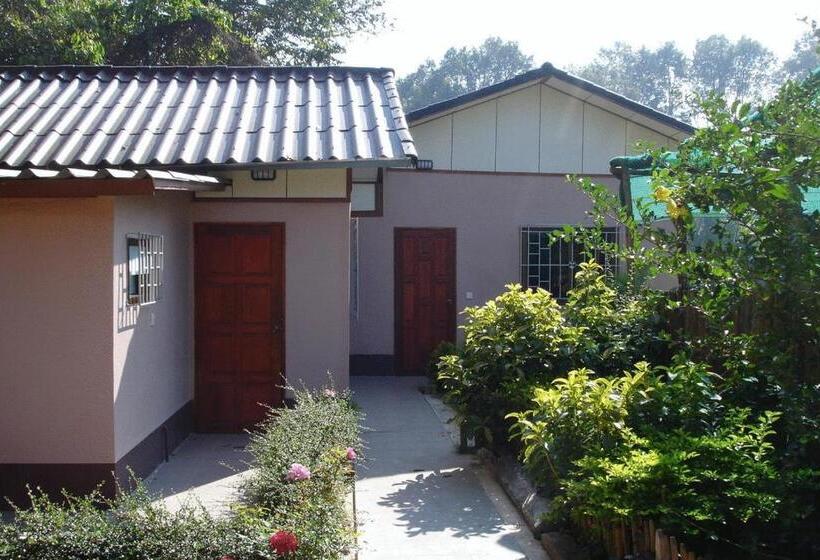 スタンダードバンガロー, Home Stay Stc Bed And Breakfast