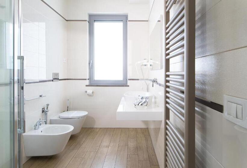 חדר סטנדרט לשלושה עם מרפסת, Al Veliero