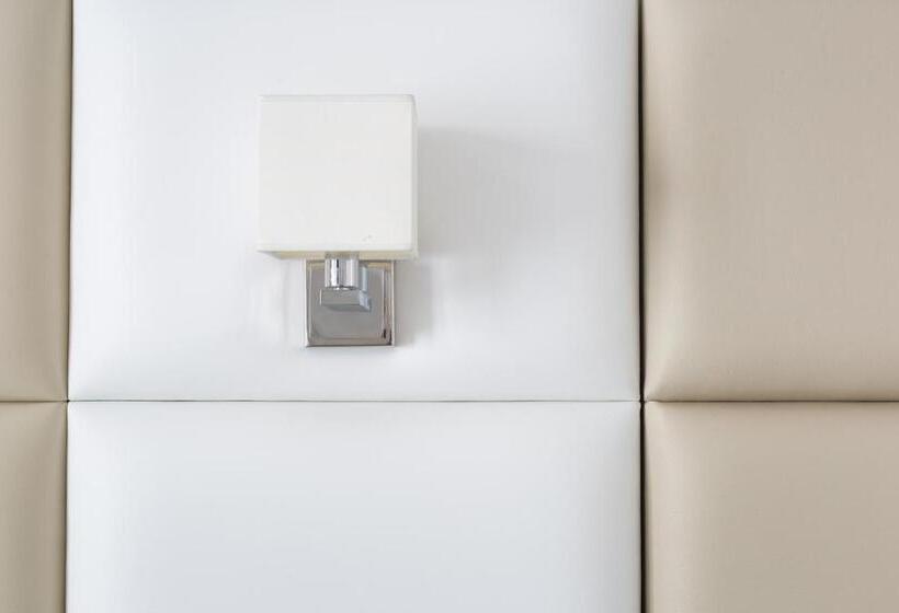 חדר סטנדרט לשלושה עם מרפסת, Al Veliero