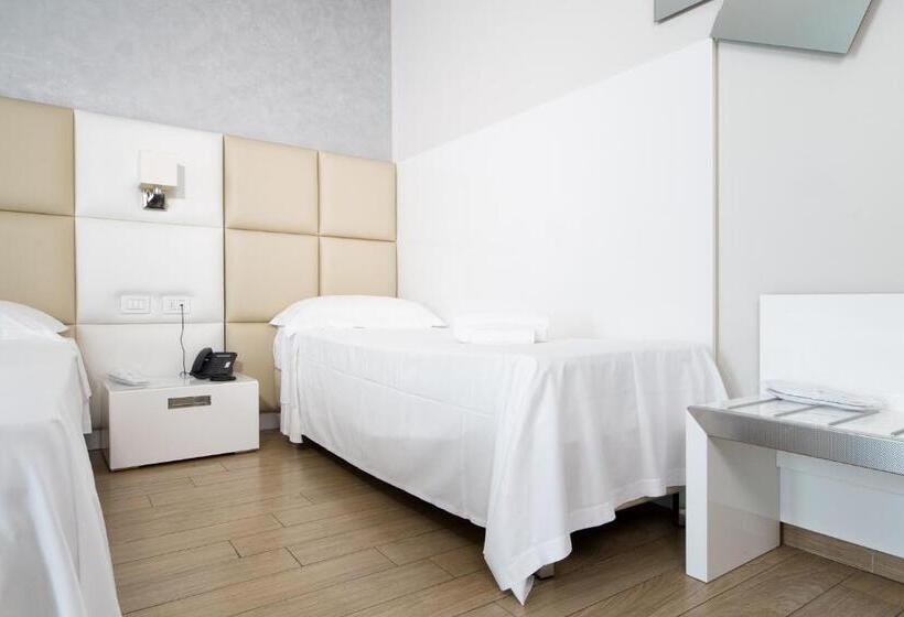 חדר סטנדרט לשלושה עם מרפסת, Al Veliero