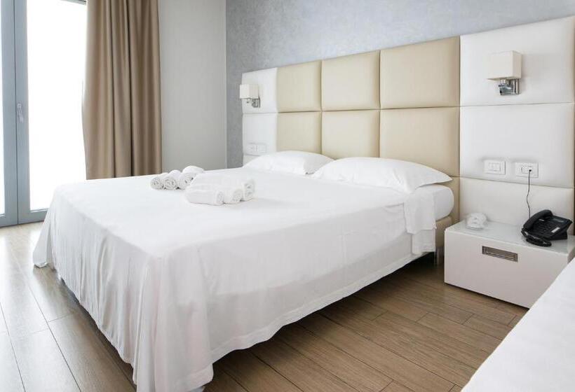 חדר סטנדרט לשלושה עם מרפסת, Al Veliero