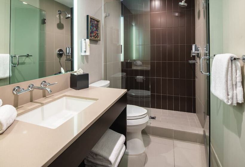 غرفه قياسيه سريرين مزدوجين, Lucent