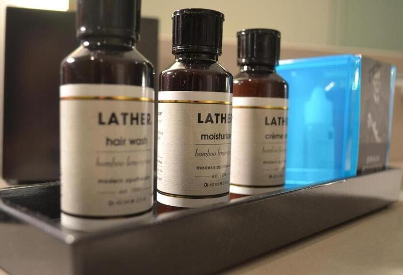 غرفه قياسيه سريرين مزدوجين, Lucent