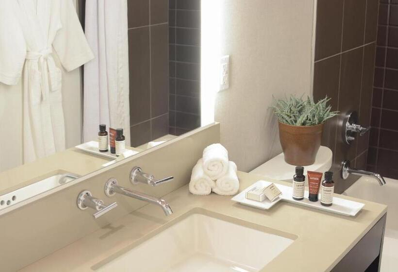 غرفة ديلوكس سرير كينج, Lucent