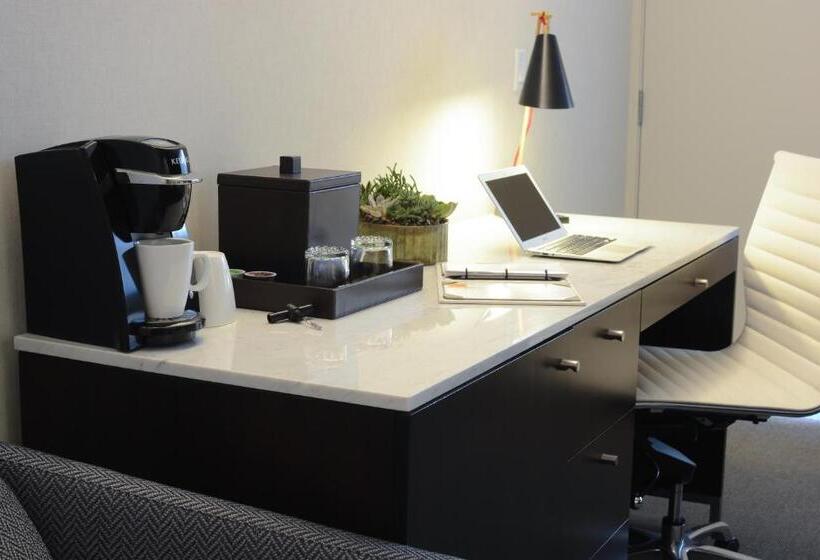 غرفة ديلوكس سرير كينج, Lucent