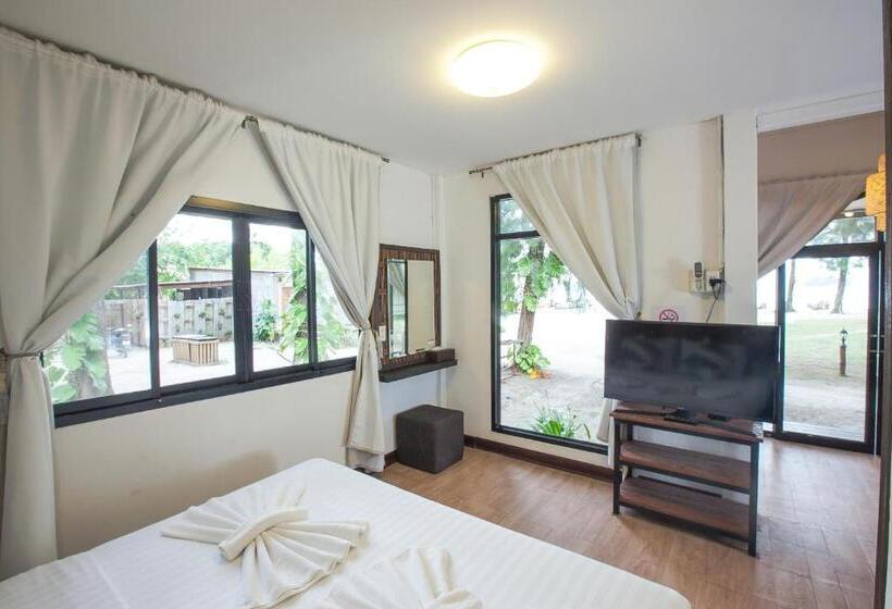 بنجلو قياسى مطل على البحر, Salisa Resort