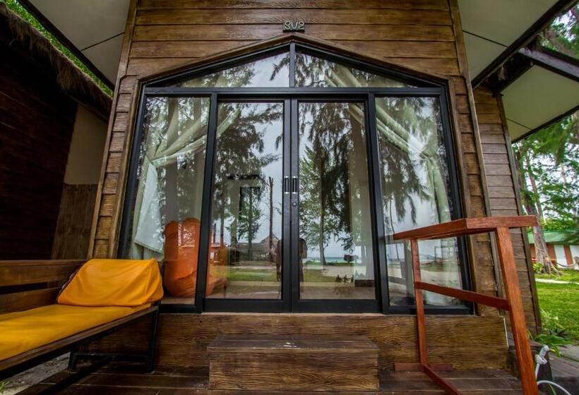 بنجلو قياسى مطل على البحر, Salisa Resort