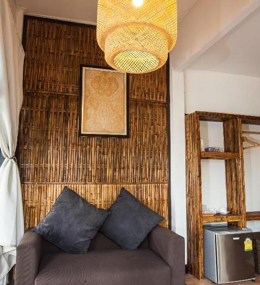 بنجلو قياسى مطل على البحر, Salisa Resort