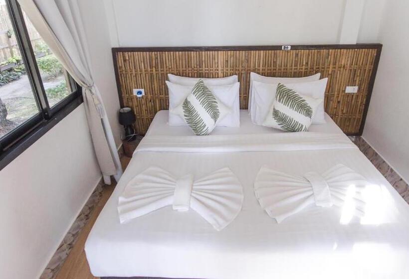 بنجلو قياسى مطل على البحر, Salisa Resort