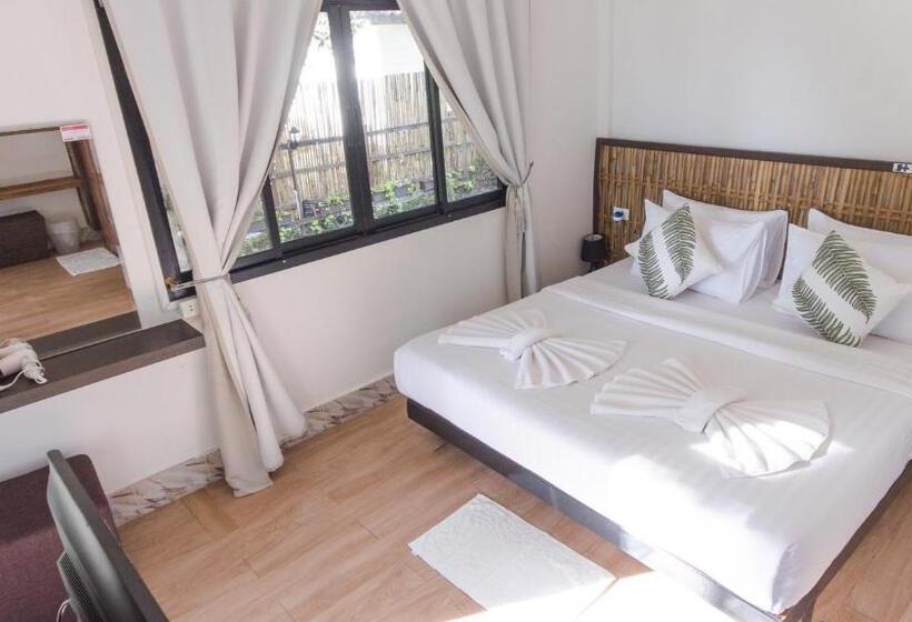 بنجلو قياسى مطل على البحر, Salisa Resort