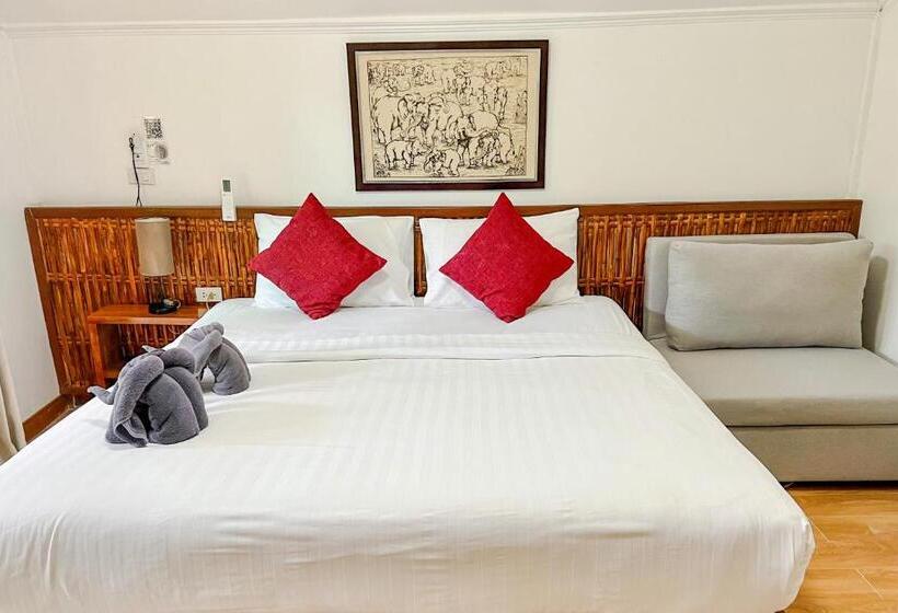 بنجلو قياسى, Salisa Resort