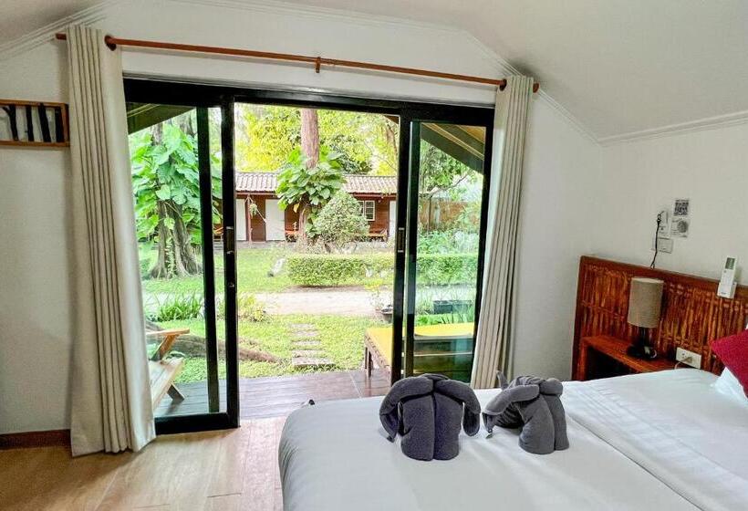 بنجلو قياسى, Salisa Resort