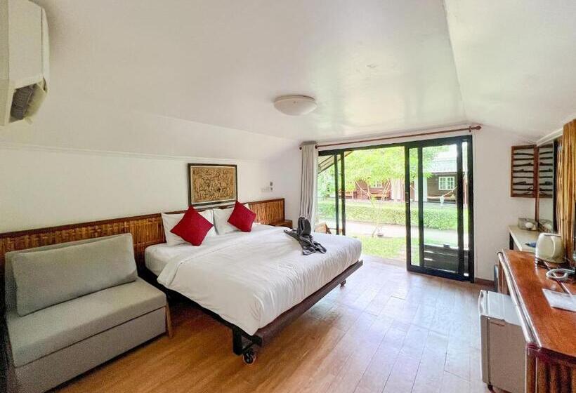 بنجلو قياسى, Salisa Resort