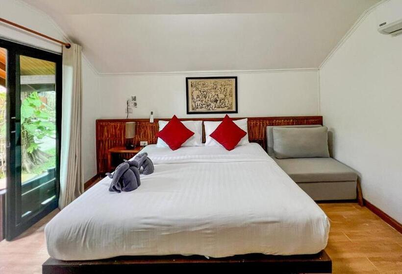 بنجلو قياسى, Salisa Resort