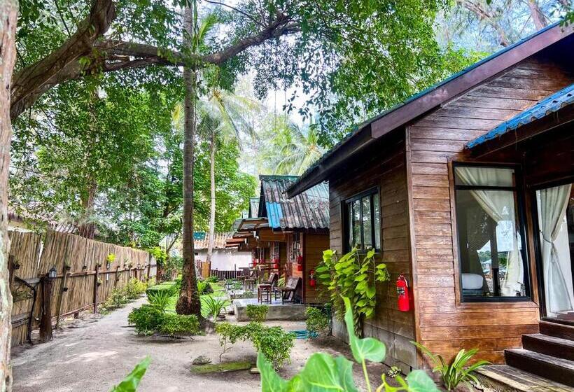 بنجلو قياسى مطلّ علي الحديقة, Salisa Resort