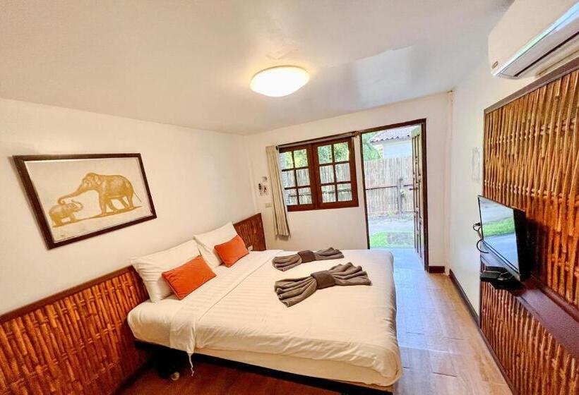 بنجلو قياسى مطلّ علي الحديقة, Salisa Resort