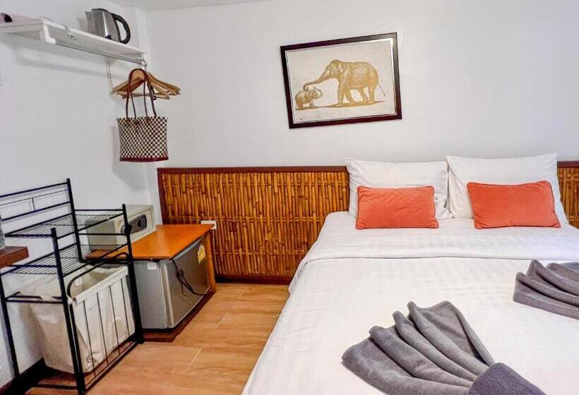 بنجلو قياسى مطلّ علي الحديقة, Salisa Resort